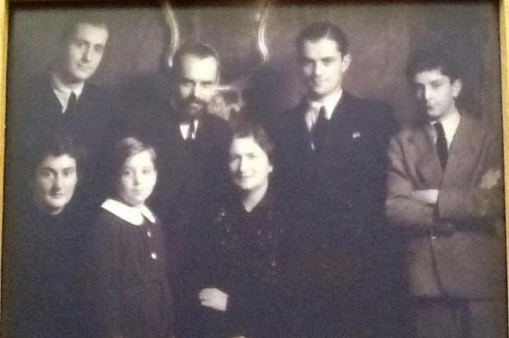 Giuseppe e Ausonia Sala, con i cinque figli Enzo, Mirella, Mario, Giancesare e Giuseppe jr